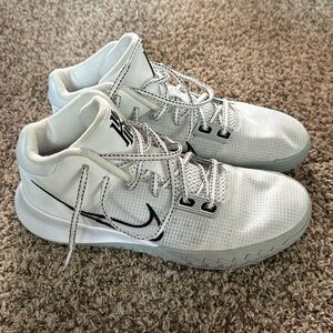 Kyrie’s, Size 8.5 US Men’s